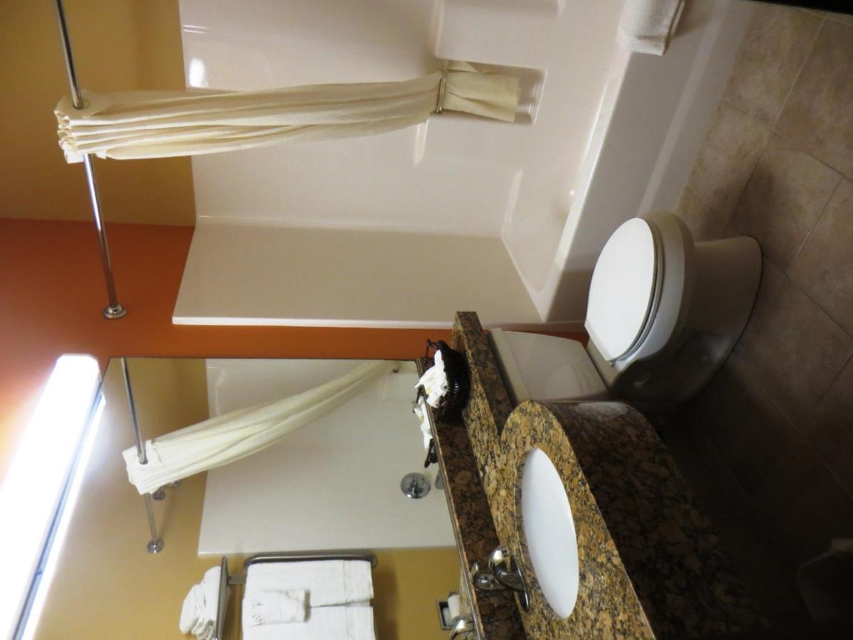 Microtel By Wyndham Notre Dame Hotel 3*
