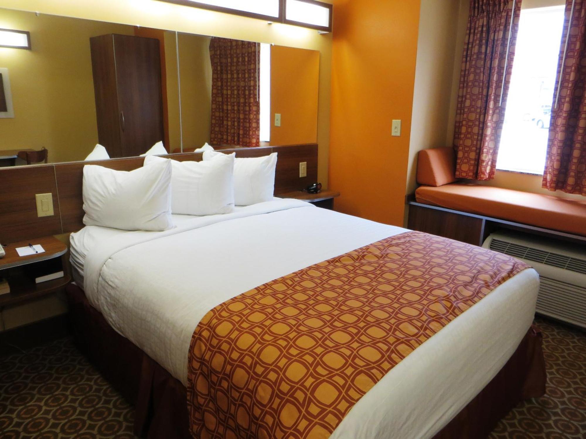 Microtel By Wyndham Notre Dame Hotel 3*
