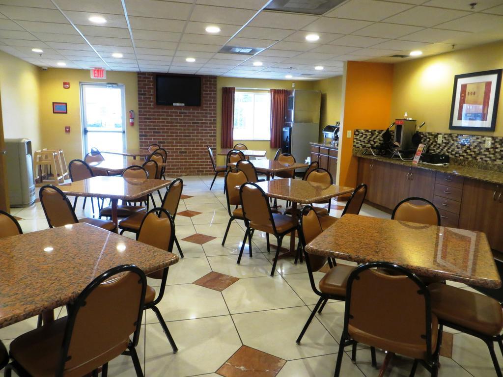 Hotel Microtel By Wyndham Notre Dame 3*
