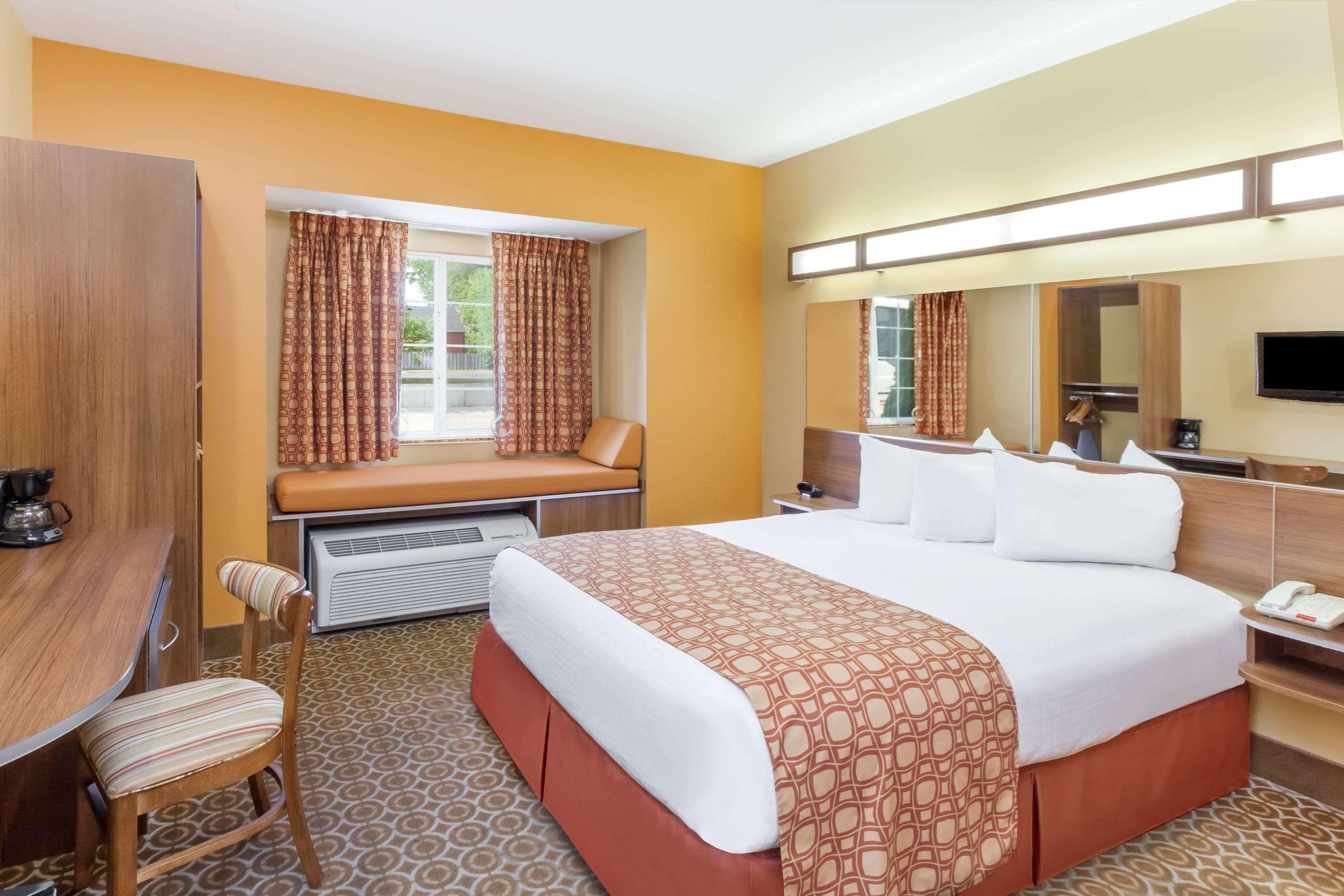 Hotel Microtel By Wyndham Notre Dame 3*