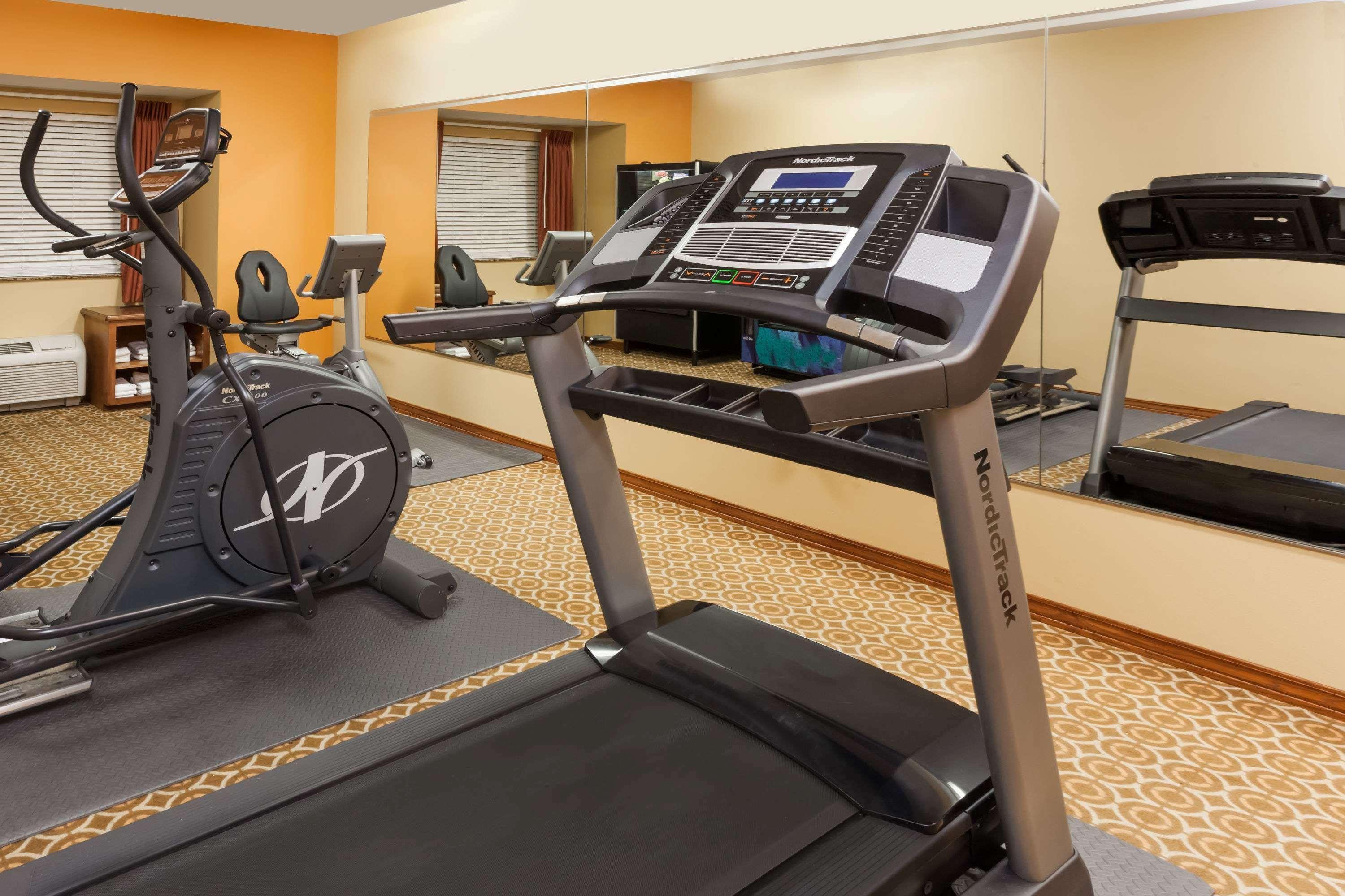 Microtel By Wyndham Notre Dame Hotel 3*
